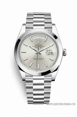 Copie Montre Rolex Day-Date 40 Platinum 228206 Motif a rayures argentees Cadran m228206-0034