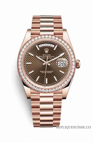 Copie Montre Rolex Day-Date 40 Or 18 carats Everose 228345RBR Motif diagonal chocolat Cadran m228345rbr-0005