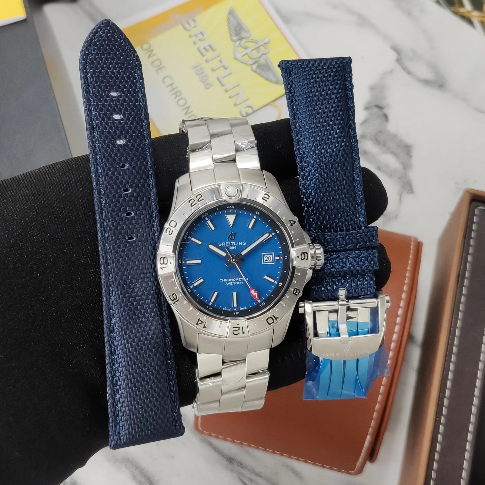 Montre Breitling Avenger automatique GMT 44 mm pour homme, acier inoxydable bleu A32320101C1A1 Montre Breitling Avenger automatique GMT 44 mm pour homme, acier inoxydable bleu A32320101C1A1